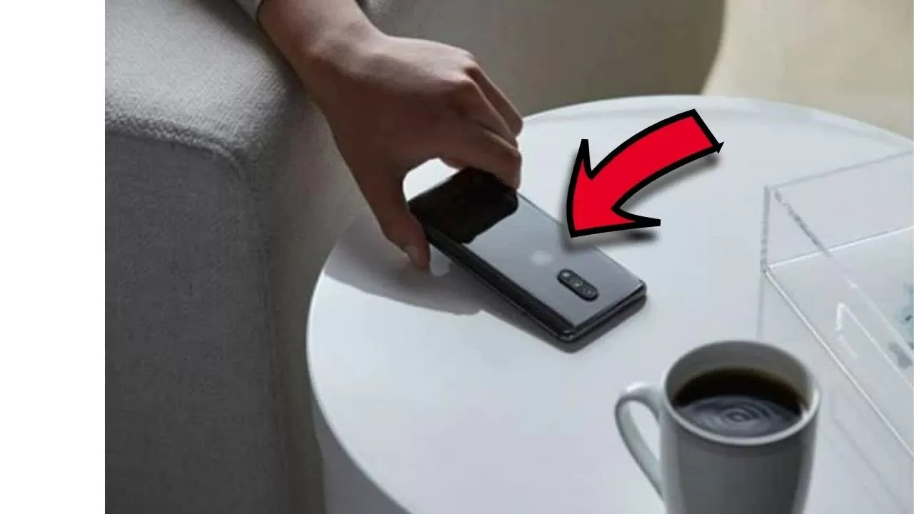 Hãy tập thói quen úp điện thoại khi không dùng đến.