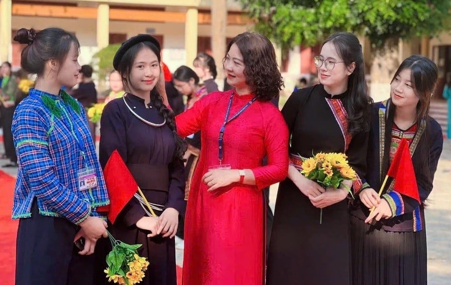 xay-dung-nhom-mon-lua-chon-tronng-truong-thpt5.jpg