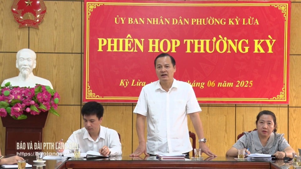 Comrade Phung Quang Hoi, Member of the Provincial Party Standing Committee, Secretary of Lang Son City Party Committee, spoke at Ky Lua ward (new)