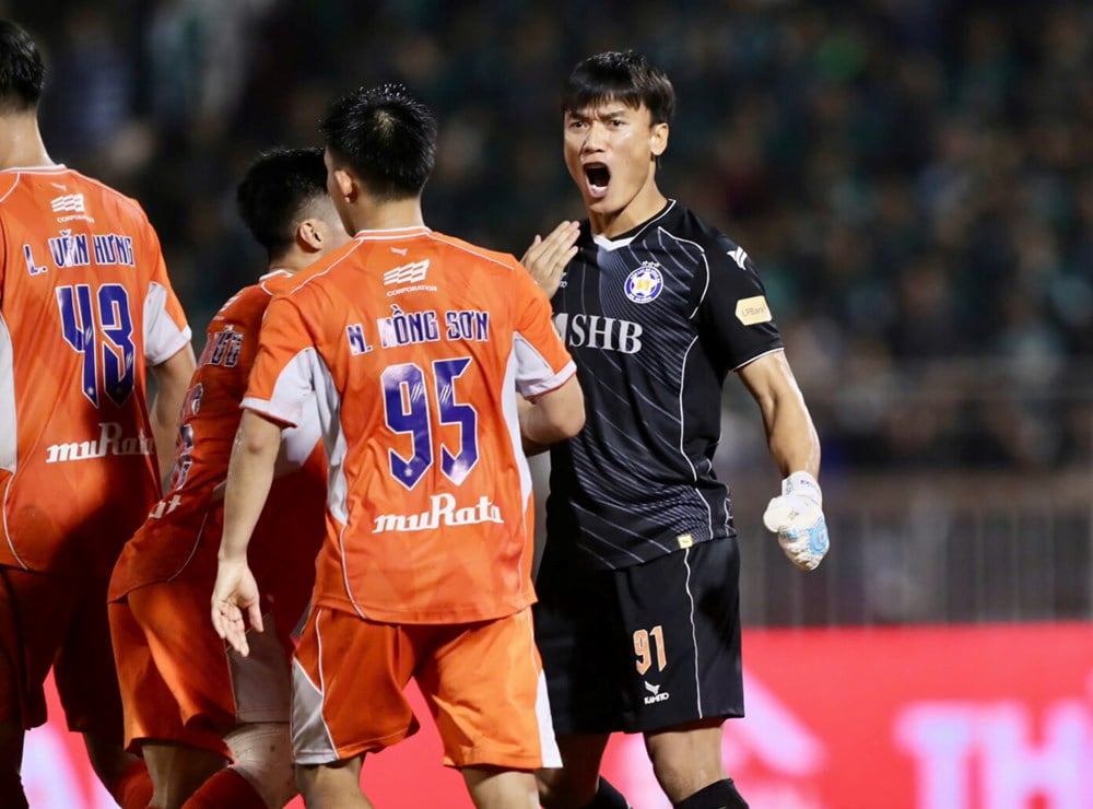Vincendo la partita dei play-off, l'SHB Da Nang è riuscito a evitare la retrocessione - immagine 1