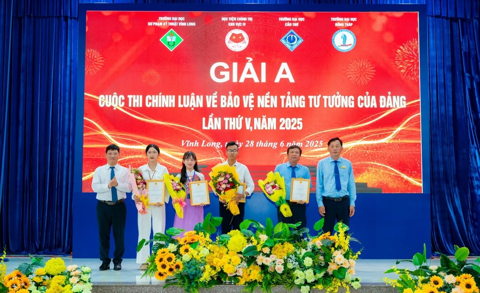 ĐBSCL: Trao giải cuộc thi chính luận về bảo vệ nền tảng tư tưởng của Đảng- Ảnh 1.