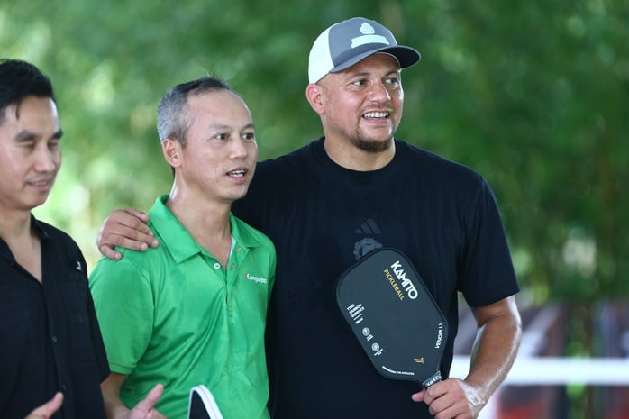 Cựu ngôi sao Man United đối đầu nhau trên sân Pickleball- Ảnh 1.
