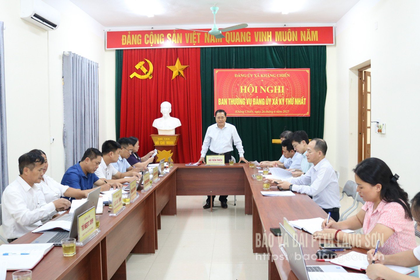 Comrade Ho Tien Thieu, Deputy Secretary of the Provincial Party Committee, Chairman of the Provincial People's Committee spoke at the inspection session at Khang Chien commune.