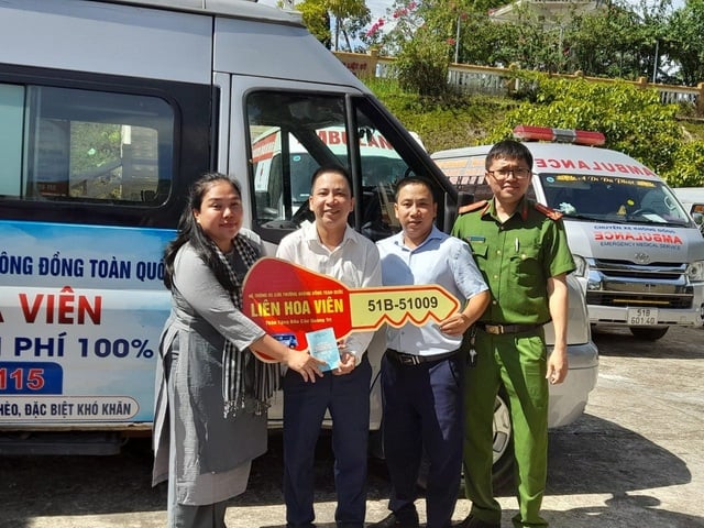 'Hiệp sĩ nghĩa tình' trên chuyến xe 0 đồng - Ảnh 2.