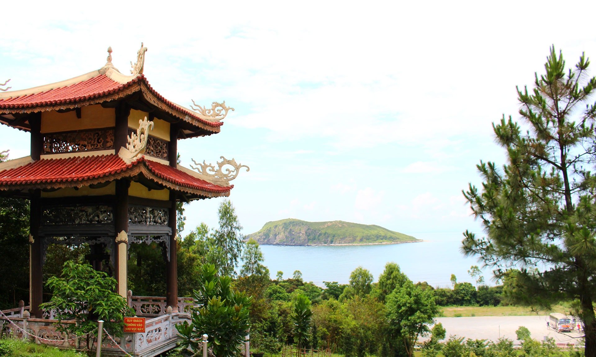 phongnhamytour.com-wp-content-uploads-2020-08-_anh-dao-yen-va-bien-vung-chua.jpg