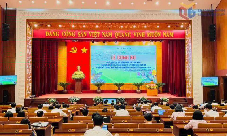 Quang cảnh lễ công bố.