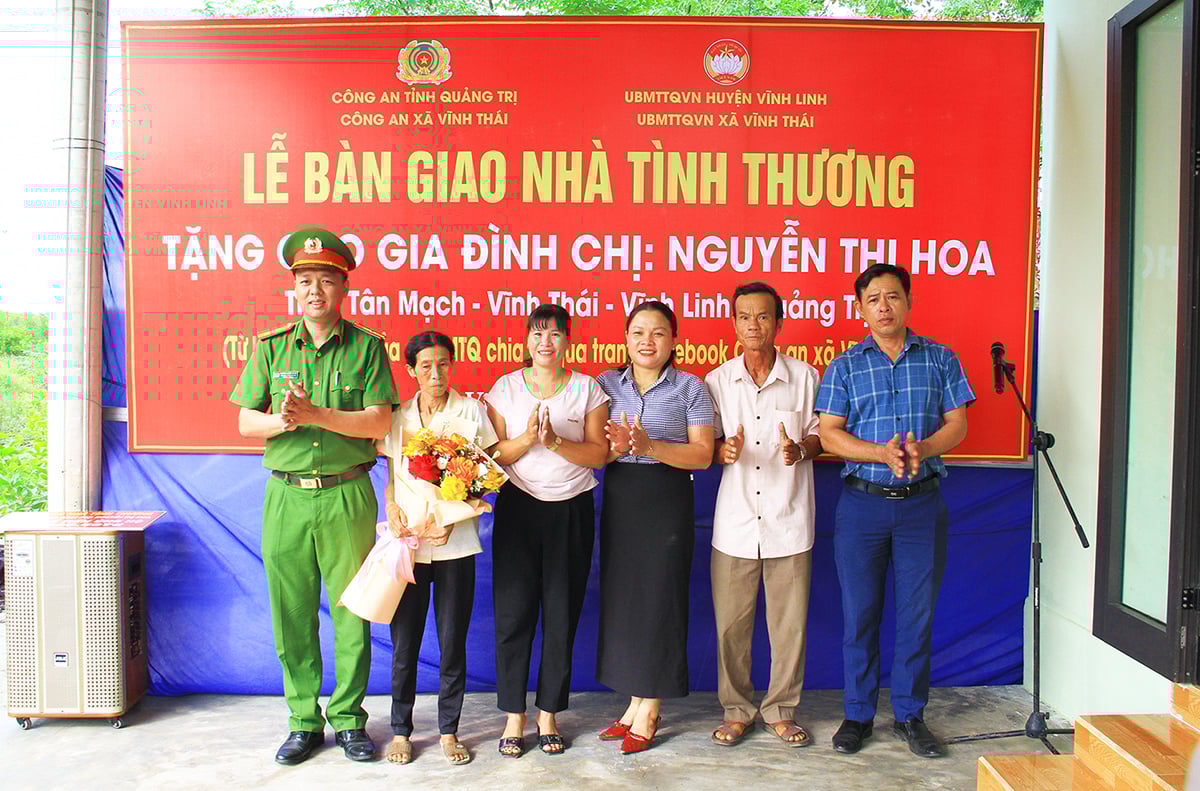 Bàn giao nhà tình thương do cộng đồng giúp đỡ cho người phụ nữ nghèo ở Vĩnh Thái