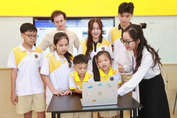 Một doanh nghiệp ở Bình Dương dành 5 tỉ đồng mỗi năm để lập quỹ học bổng- Ảnh 2.