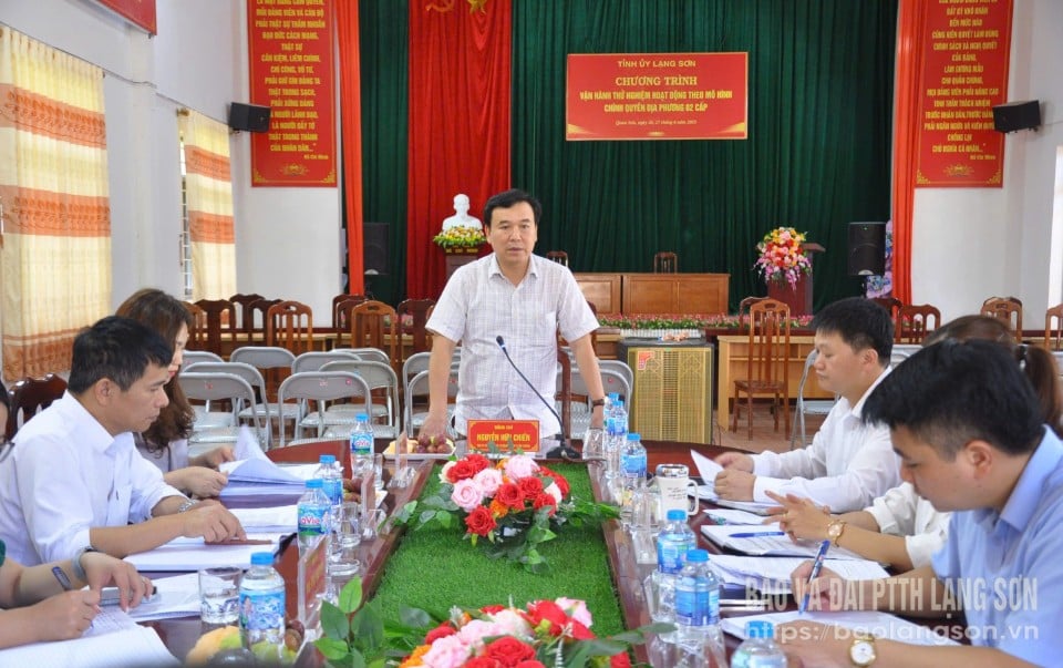Working Group No. 2 of Working Group No. 9 inspected the trial operation of the two-level local government in Quan Son commune.