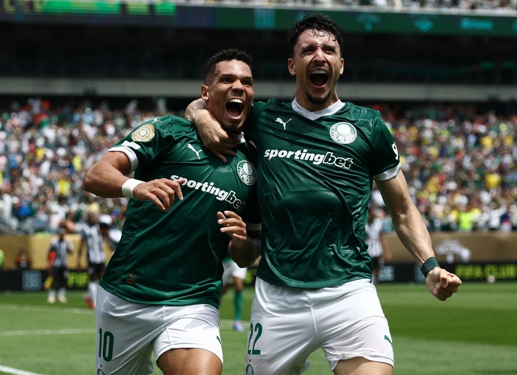 Chiến thắng nghẹt thở ở đại chiến bóng đá Brazil tại FIFA Club World Cup - 2