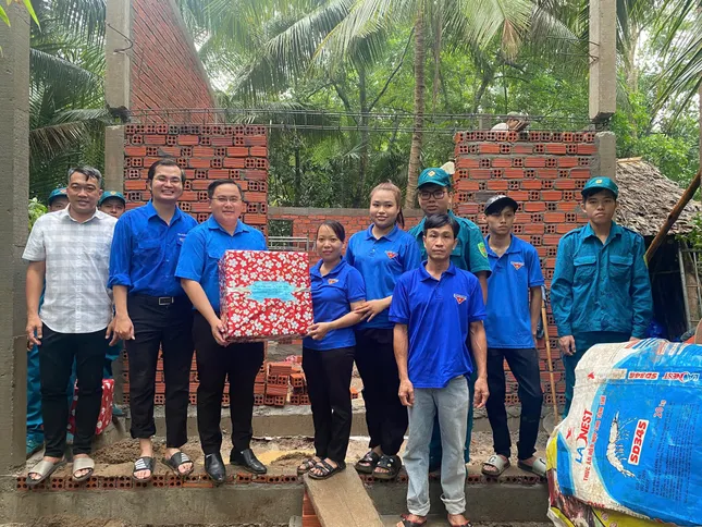 Tuổi trẻ Bến Tre chung tay xóa nhà tạm, hỗ trợ giảm nghèo bền vững ảnh 1