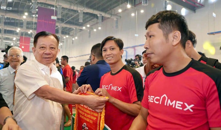 Gần 5.000 cầu thủ thi đấu giải phong trào sau sát nhập- Ảnh 1.