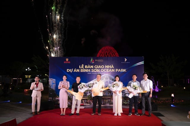 Khách hàng đầu tiên nhận bàn giao shophouse tại dự án Premium Ocean Gate- Ảnh 1.