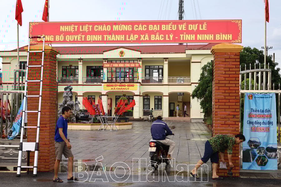 Các xã phường chỉnh trang trụ sở gắn biển tên mới chuẩn bị vận hành chính quyền địa phương 2 cấp