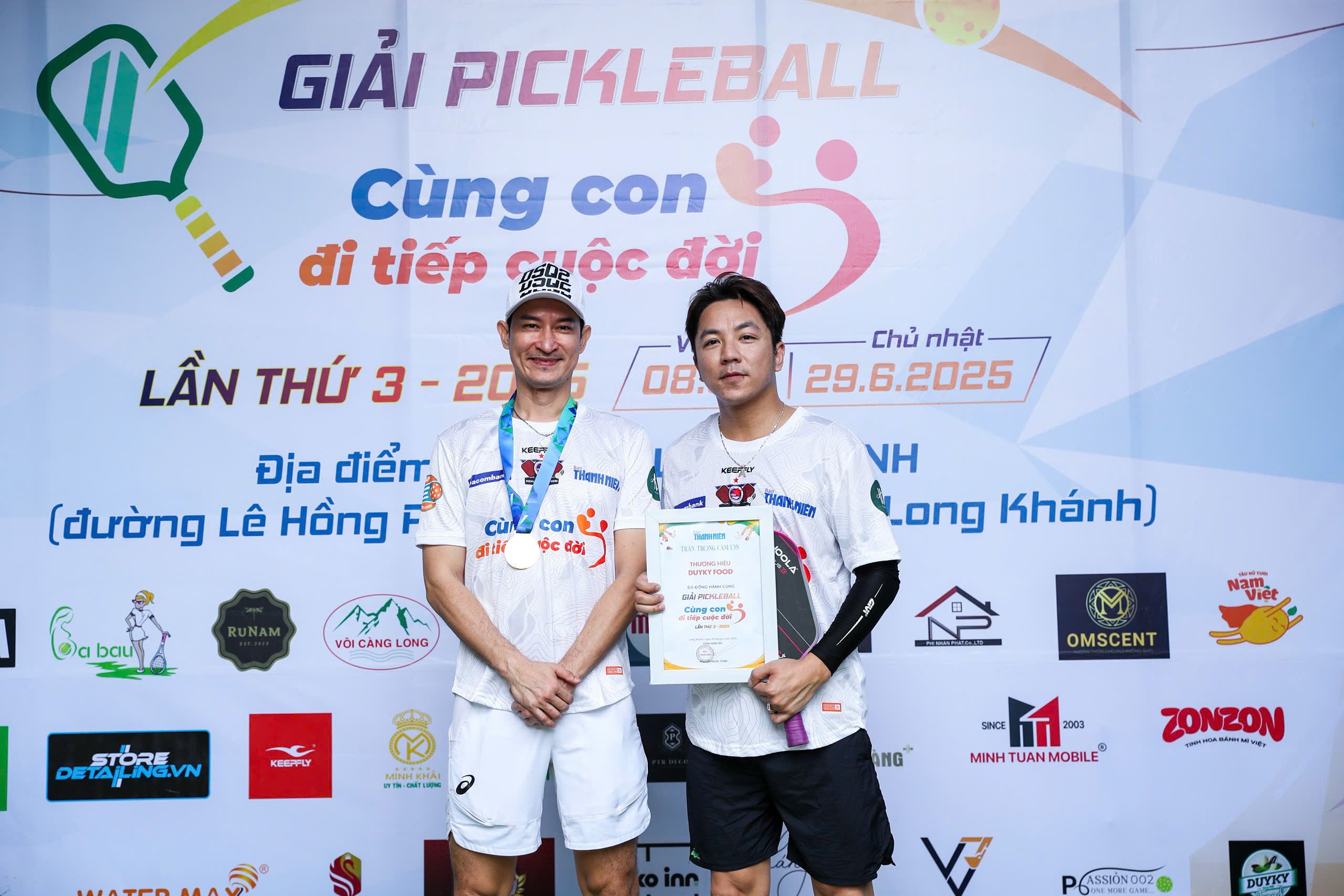 Trao trực tiếp 150 triệu đồng tại giải pickleball 'Cùng con đi tiếp cuộc đời' lần 3- Ảnh 22.