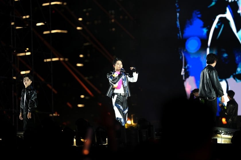 Tang Duy Tan liefert eine einzigartige Performance und begeistert das Publikum mit Millionen-Hits.