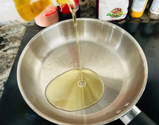 Alo bác sĩ nghe: Lựa chọn dầu ăn như thế nào để không rước bệnh vào người? - Ảnh 1.