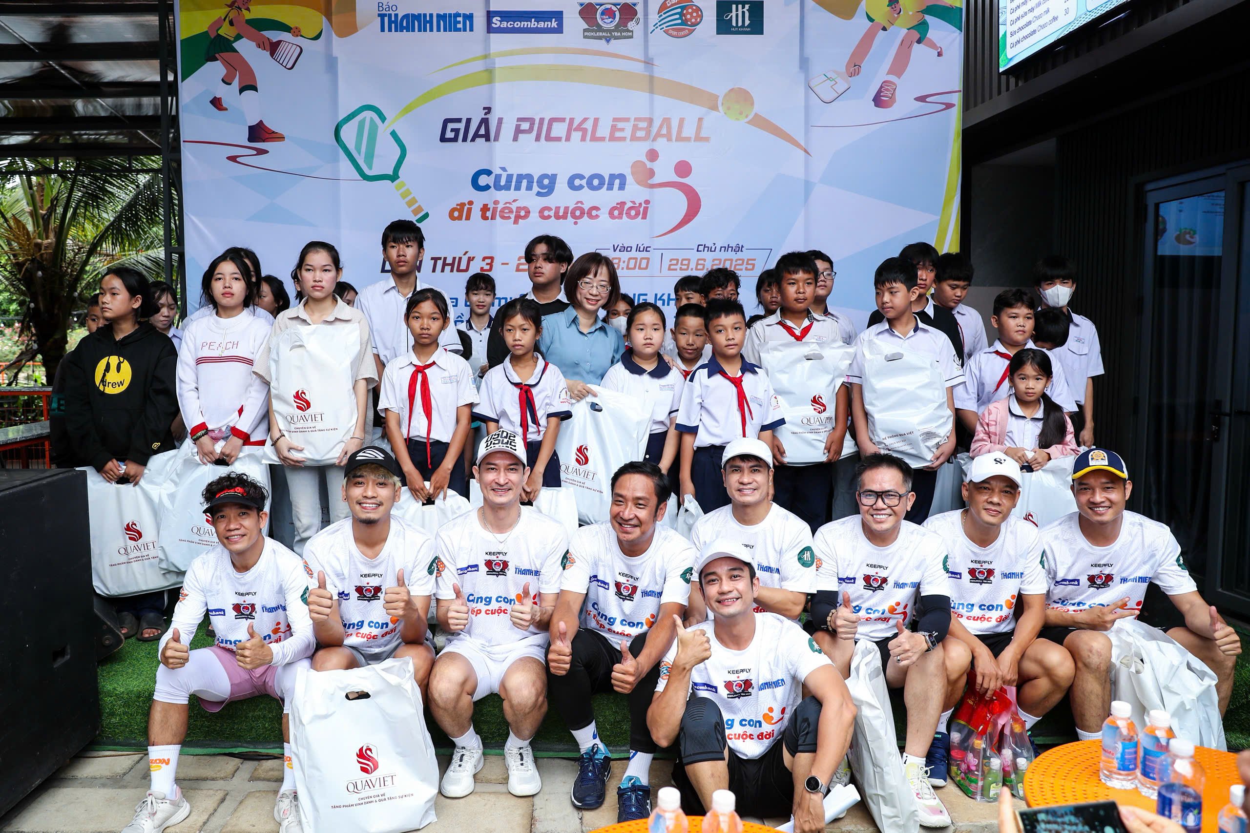Trao trực tiếp 150 triệu đồng tại giải pickleball 'Cùng con đi tiếp cuộc đời' lần 3- Ảnh 14.