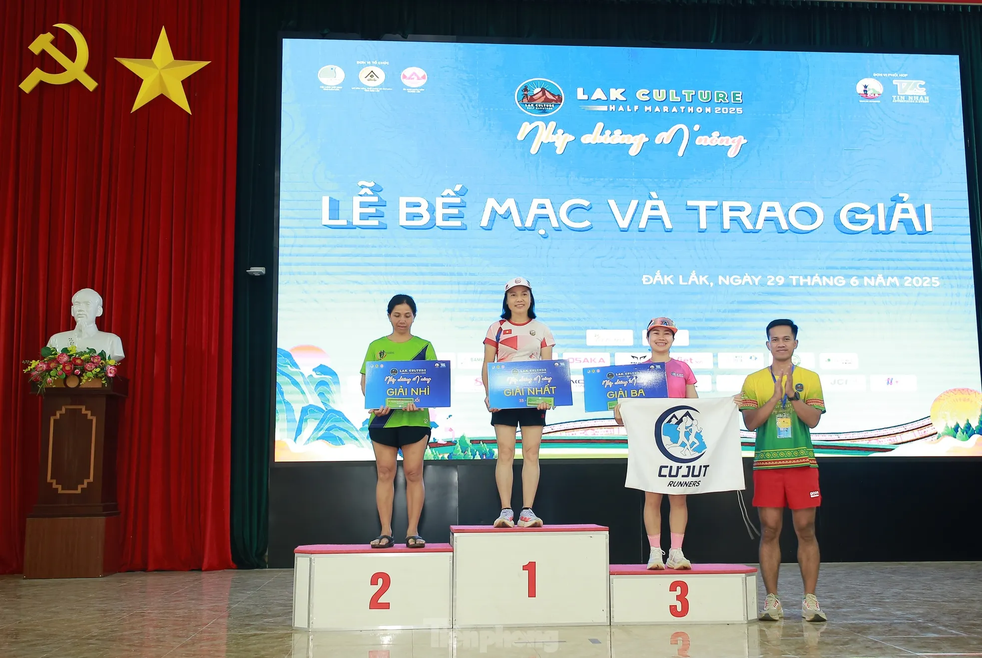 Hàng trăm runner đua tài, khám phá văn hóa M'nông, hướng về cộng đồng ảnh 13