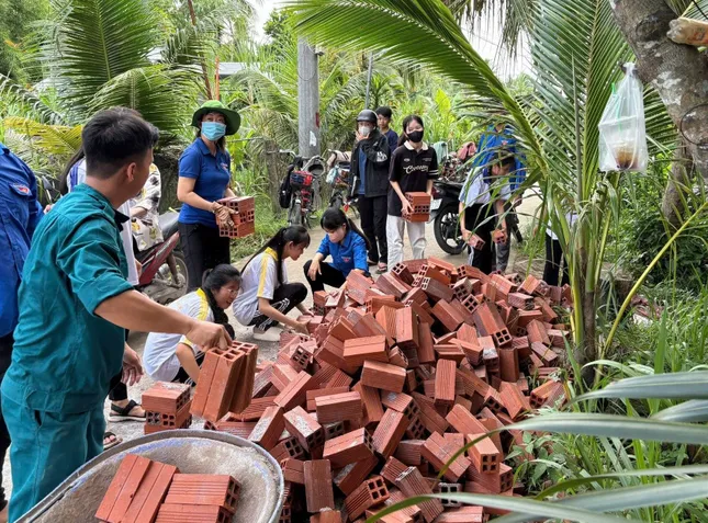 Tuổi trẻ Bến Tre chung tay xóa nhà tạm, hỗ trợ giảm nghèo bền vững ảnh 3