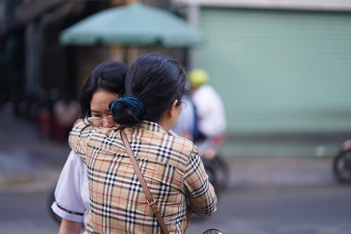 Đề thi THPT quá khó: Thí sinh chìm trong thất vọng, phụ huynh “kêu cứu”- Ảnh 1.