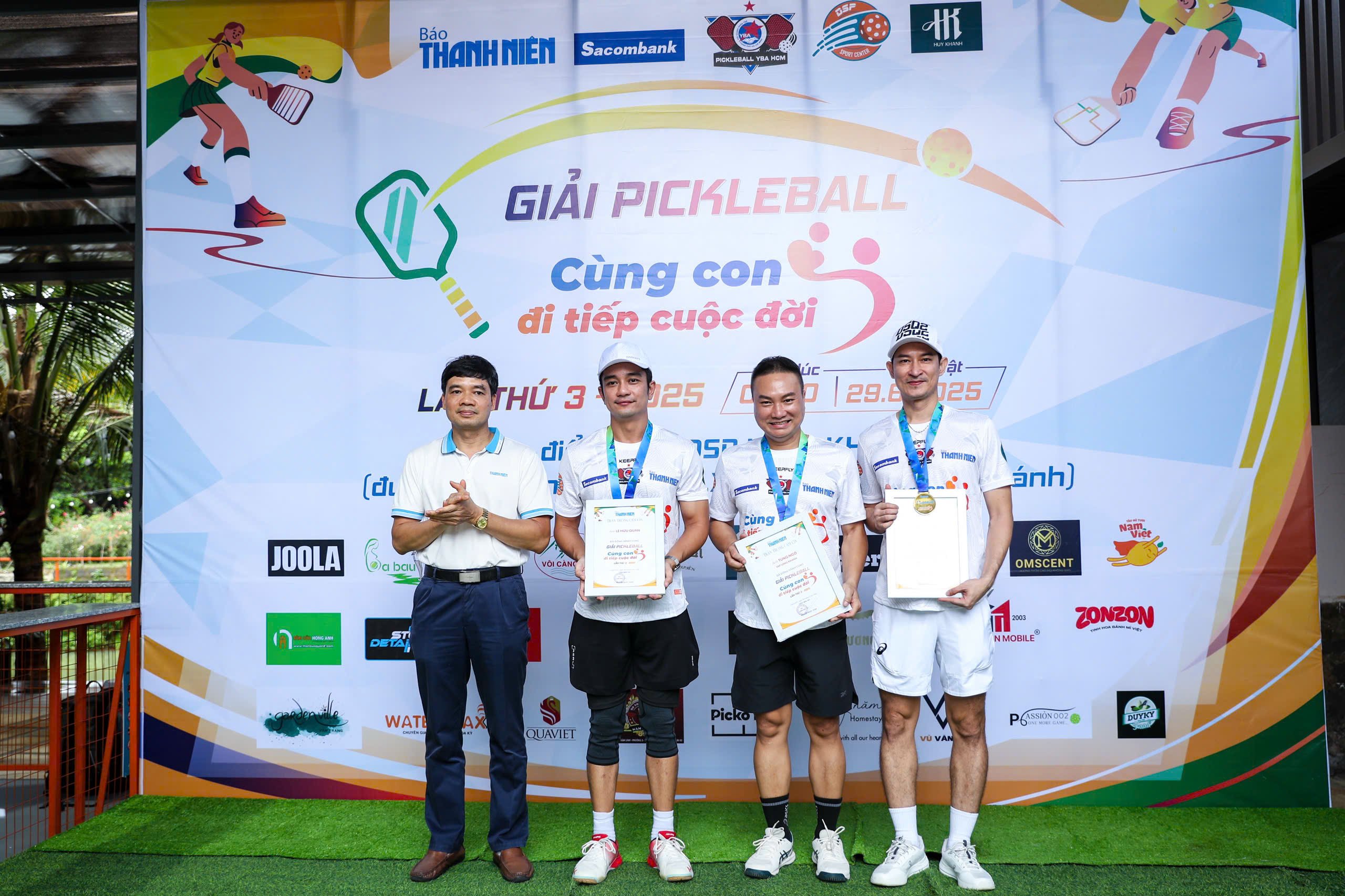 Trao trực tiếp 150 triệu đồng tại giải pickleball 'Cùng con đi tiếp cuộc đời' lần 3- Ảnh 18.