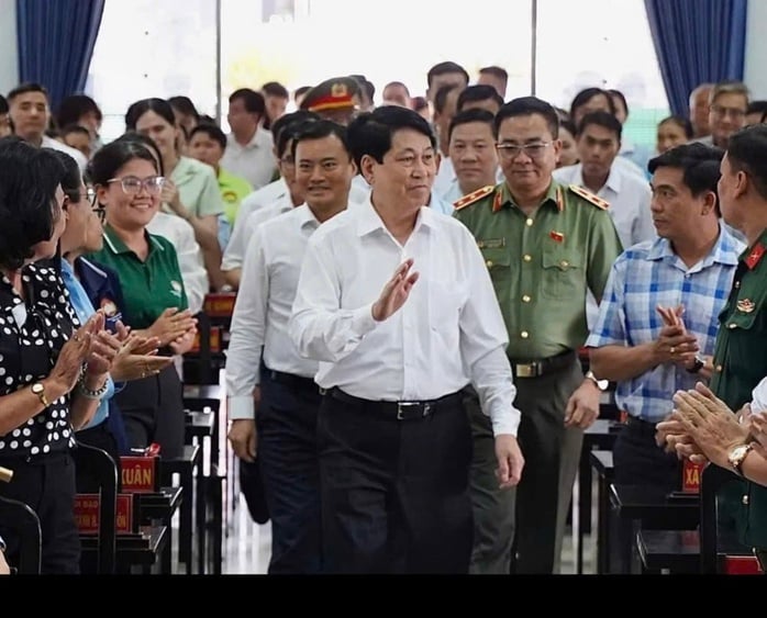 Chủ tịch nước tiếp xúc cử tri huyện Hóc Môn và Củ Chi - Ảnh 1.