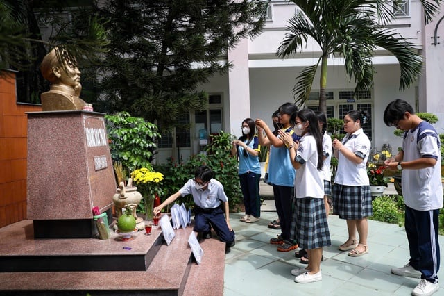 Không đi học thêm có làm được đề thi tốt nghiệp THPT 2025?- Ảnh 2.