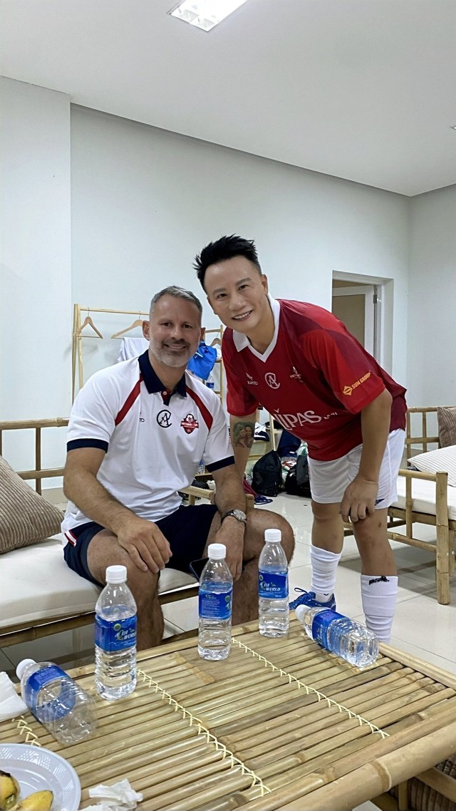 Ca sĩ Hoàng Bách: ‘Không thể ngờ có một ngày, được thi đấu cùng các huyền thoại M.U’- Ảnh 4.