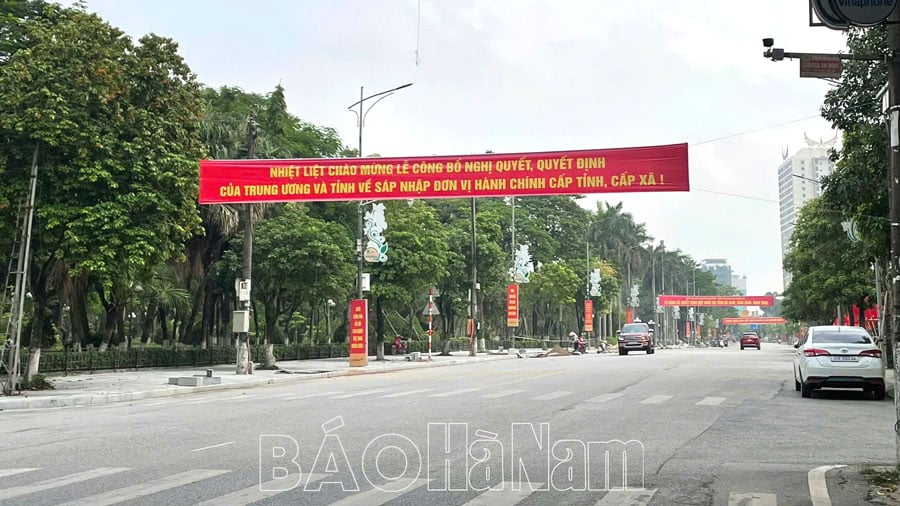 Các xã phường chỉnh trang trụ sở gắn biển tên mới chuẩn bị vận hành chính quyền địa phương 2 cấp
