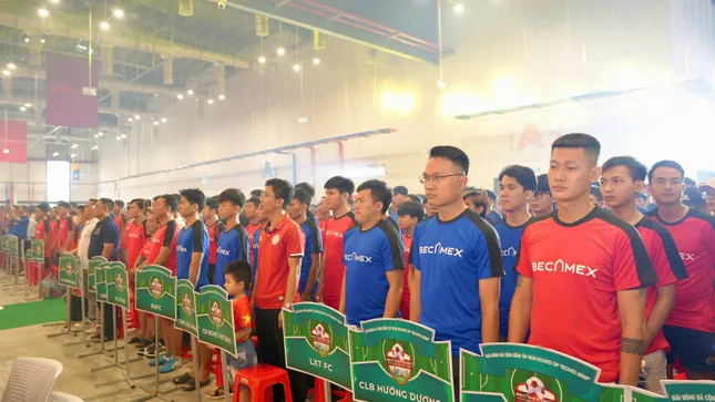 Binh Duong a organisé le tournoi final de football avec un record de près de 200 équipes participantes photo 1