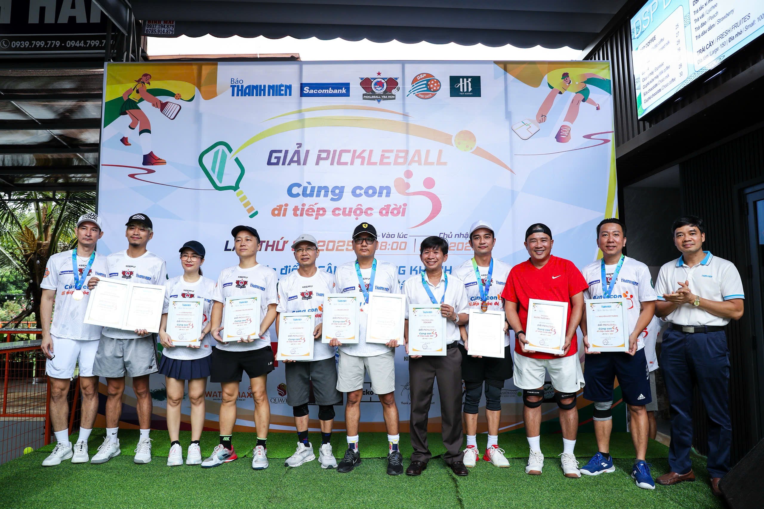 Trao trực tiếp 150 triệu đồng tại giải pickleball 'Cùng con đi tiếp cuộc đời' lần 3- Ảnh 20.