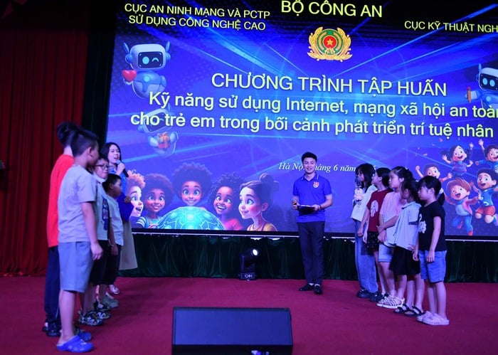 Phụ nữ Cục An ninh mạng: Tập huấn kỹ năng sử dụng Internet, mạng xã hội an toàn cho hơn 200 trẻ em - Ảnh 1.