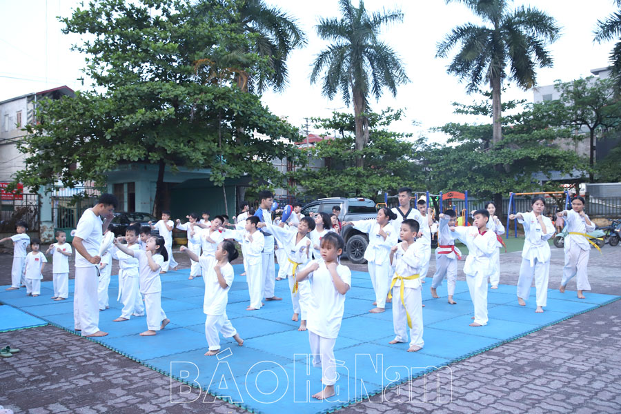 Pham Anh Tuan, director del Departamento de Educación y Capacitación de Ha Nam: Solo tome clases adicionales durante el verano si es realmente necesario y con una duración moderada.