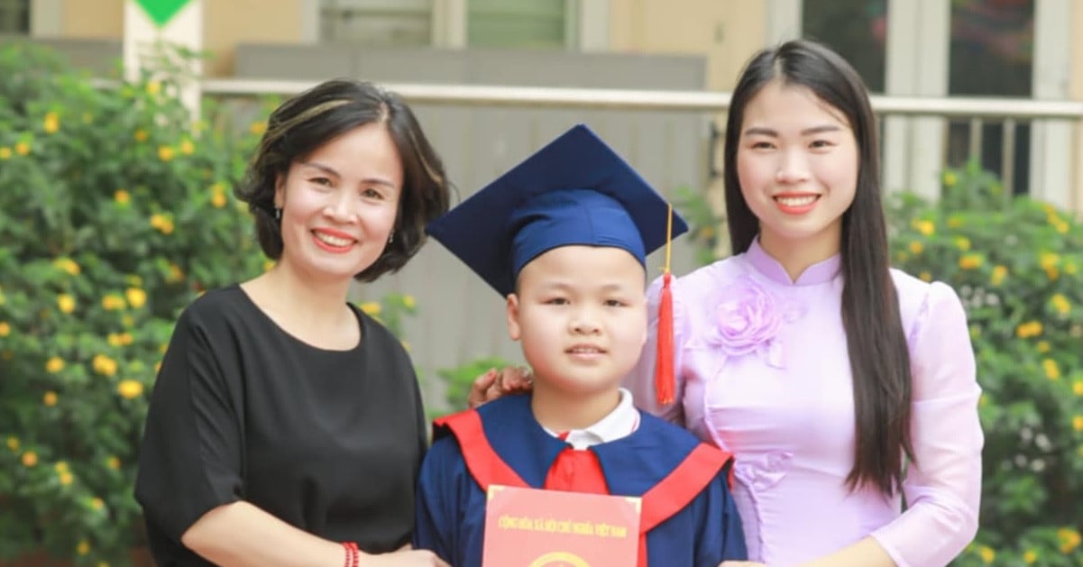Männlicher Schüler bestand die Aufnahmeprüfungen von 6 Mittelschulen und war Jahrgangsbester von 2 „angesagten“ Schulen in Hanoi