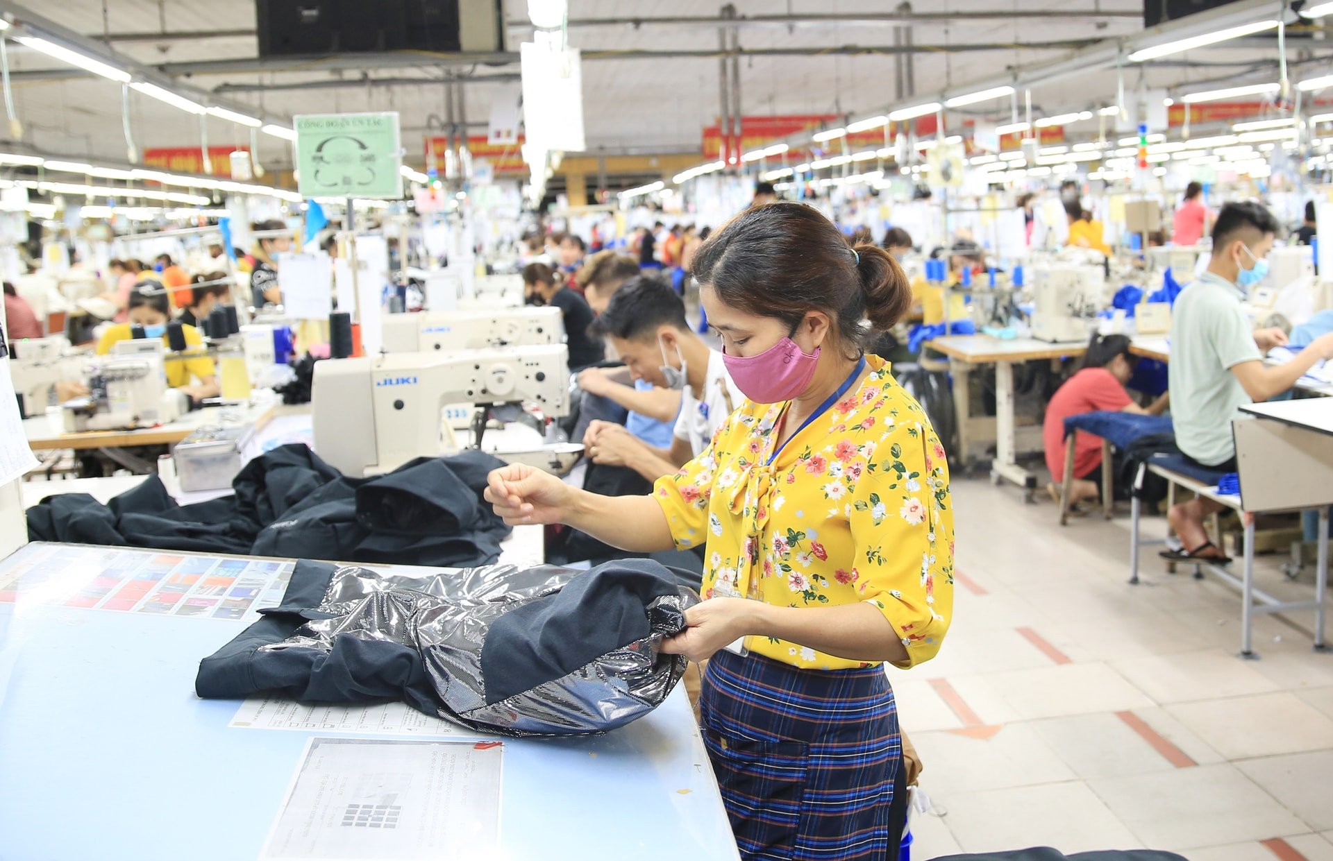 เสื้อผ้าเป็นหนึ่งในผลิตภัณฑ์หลักของเวียดนามที่ส่งออกไปยังแคนาดา-anh-nguyen-quang.jpg