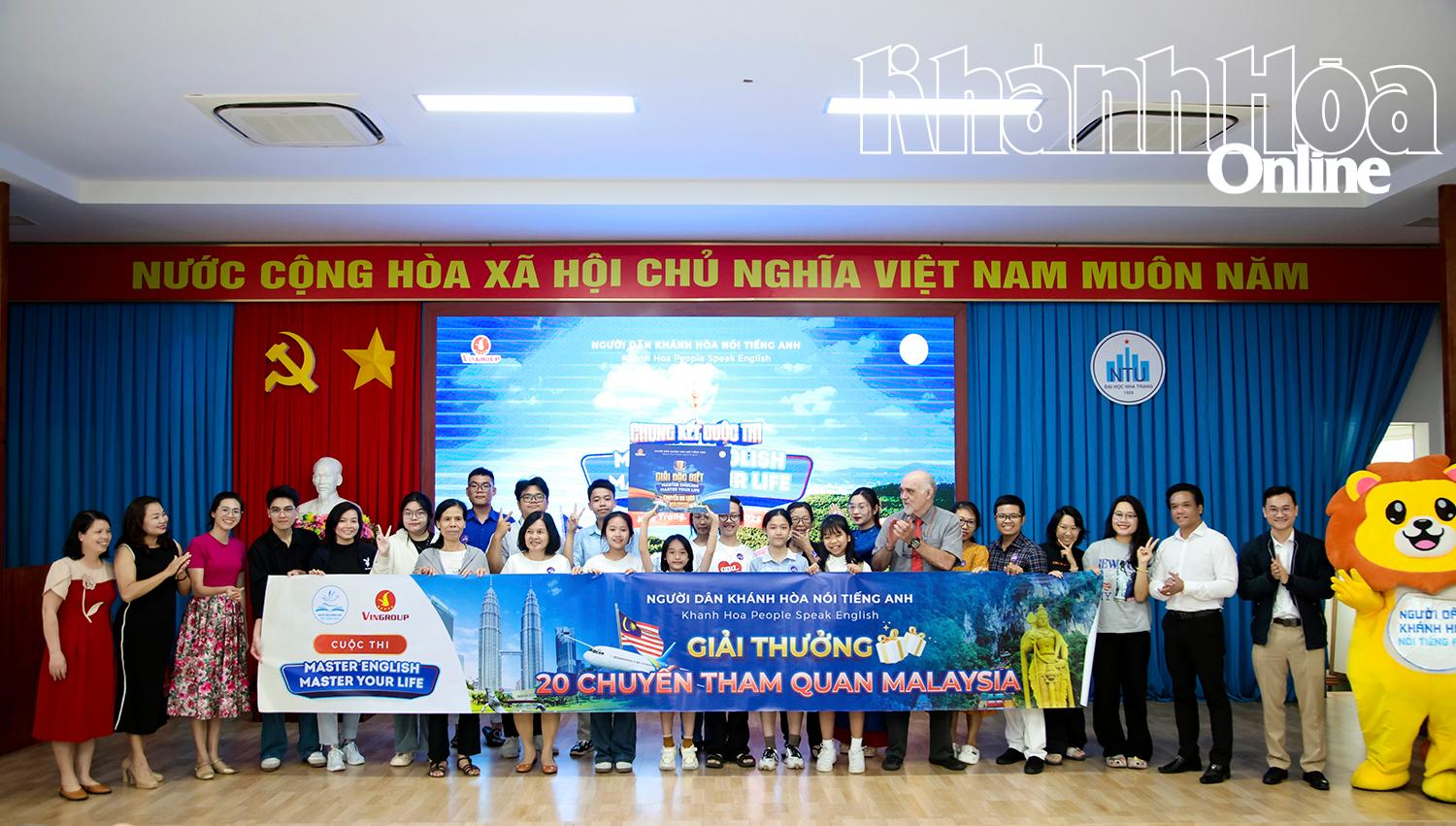 Mỗi đợt thi chung kết cuộc thi Master English – Master your life, ban tổ chức sẽ chọn ra 20 nhà vô địch để trao giải thưởng.
