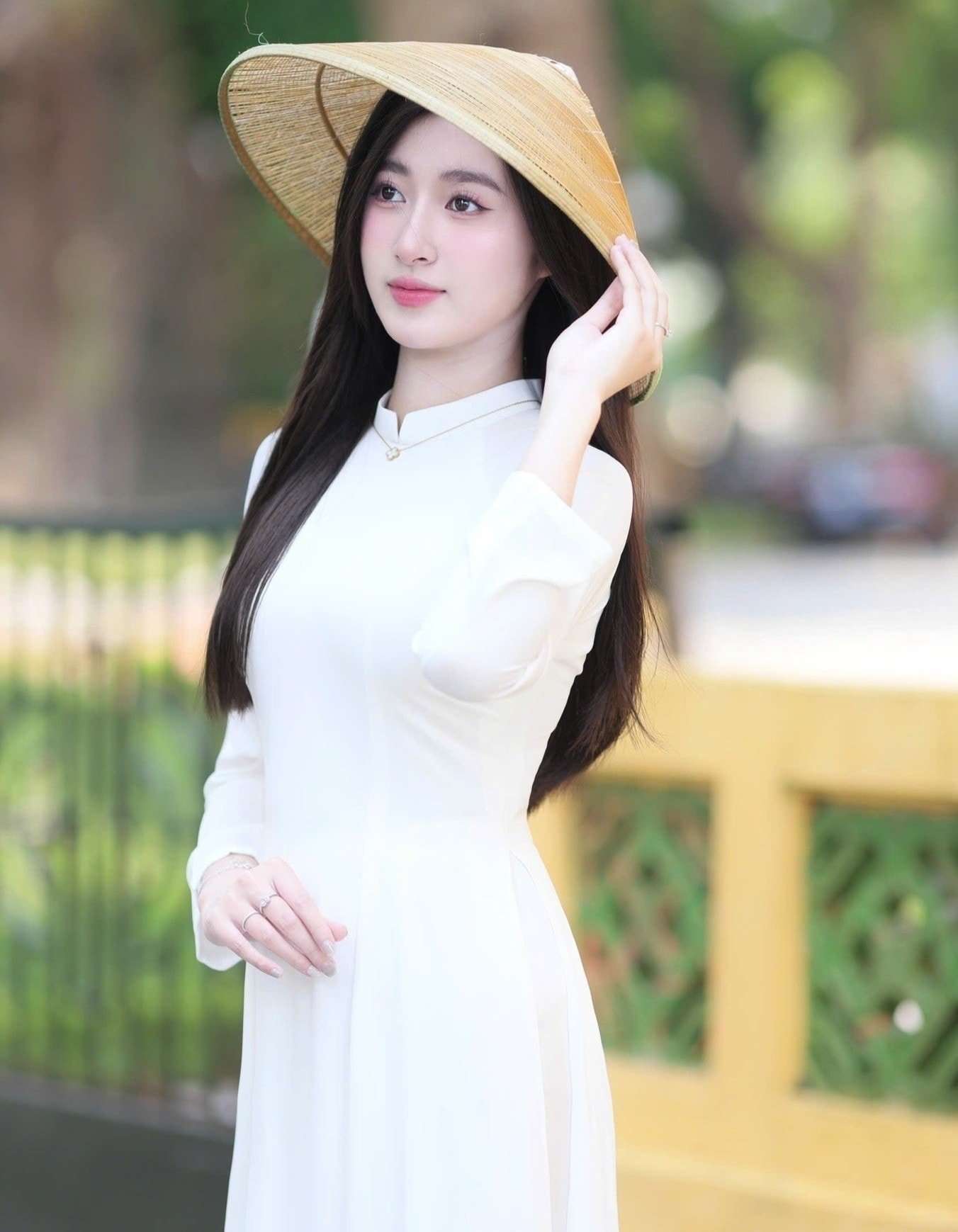 Tram anh, hoa hau Trai Dat anh 8
