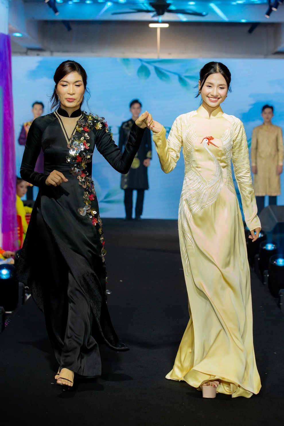 Nguyễn Thanh Hà duyên dáng trình diễn áo dài sau nhiệm kỳ hoa hậu - 2