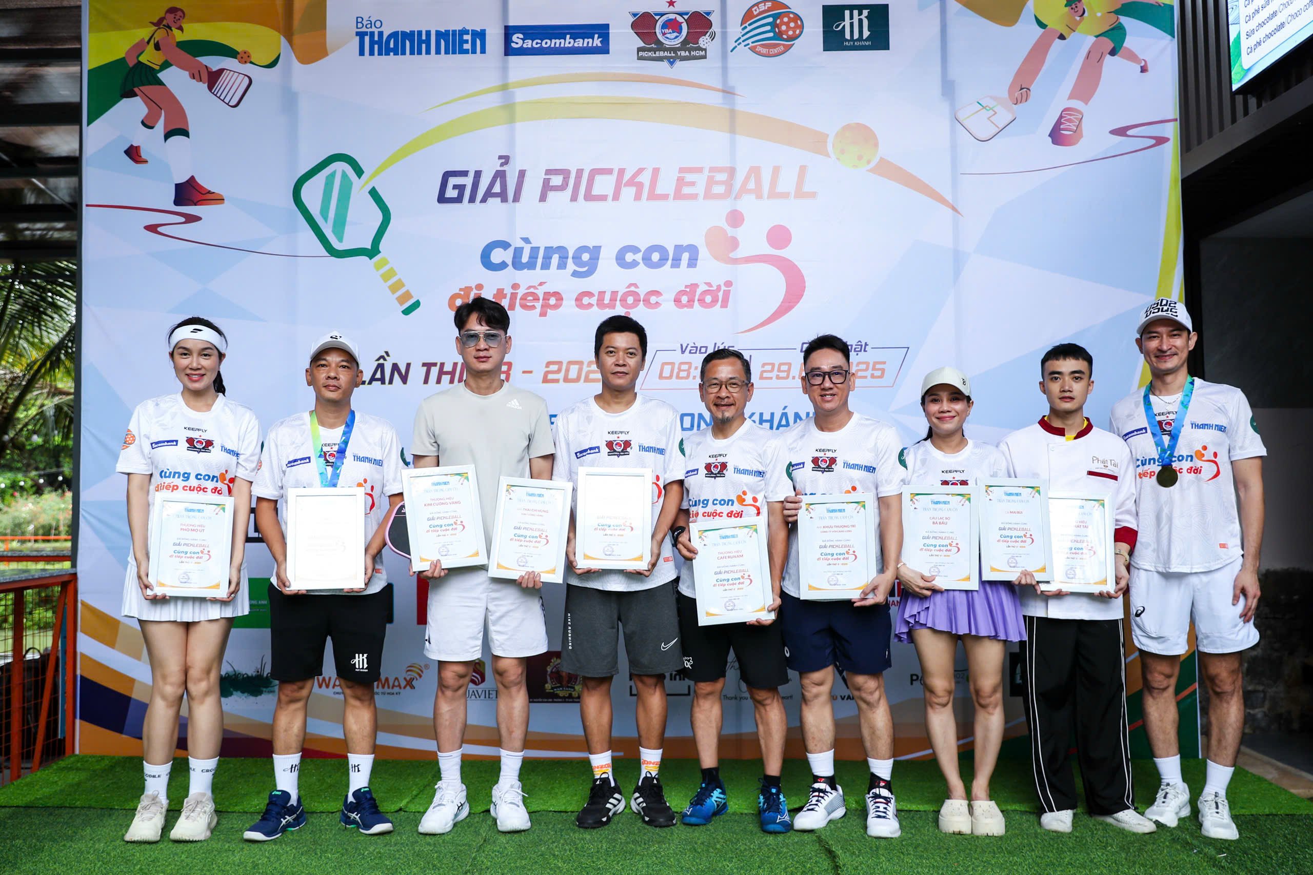 Trao trực tiếp 150 triệu đồng tại giải pickleball 'Cùng con đi tiếp cuộc đời' lần 3- Ảnh 16.