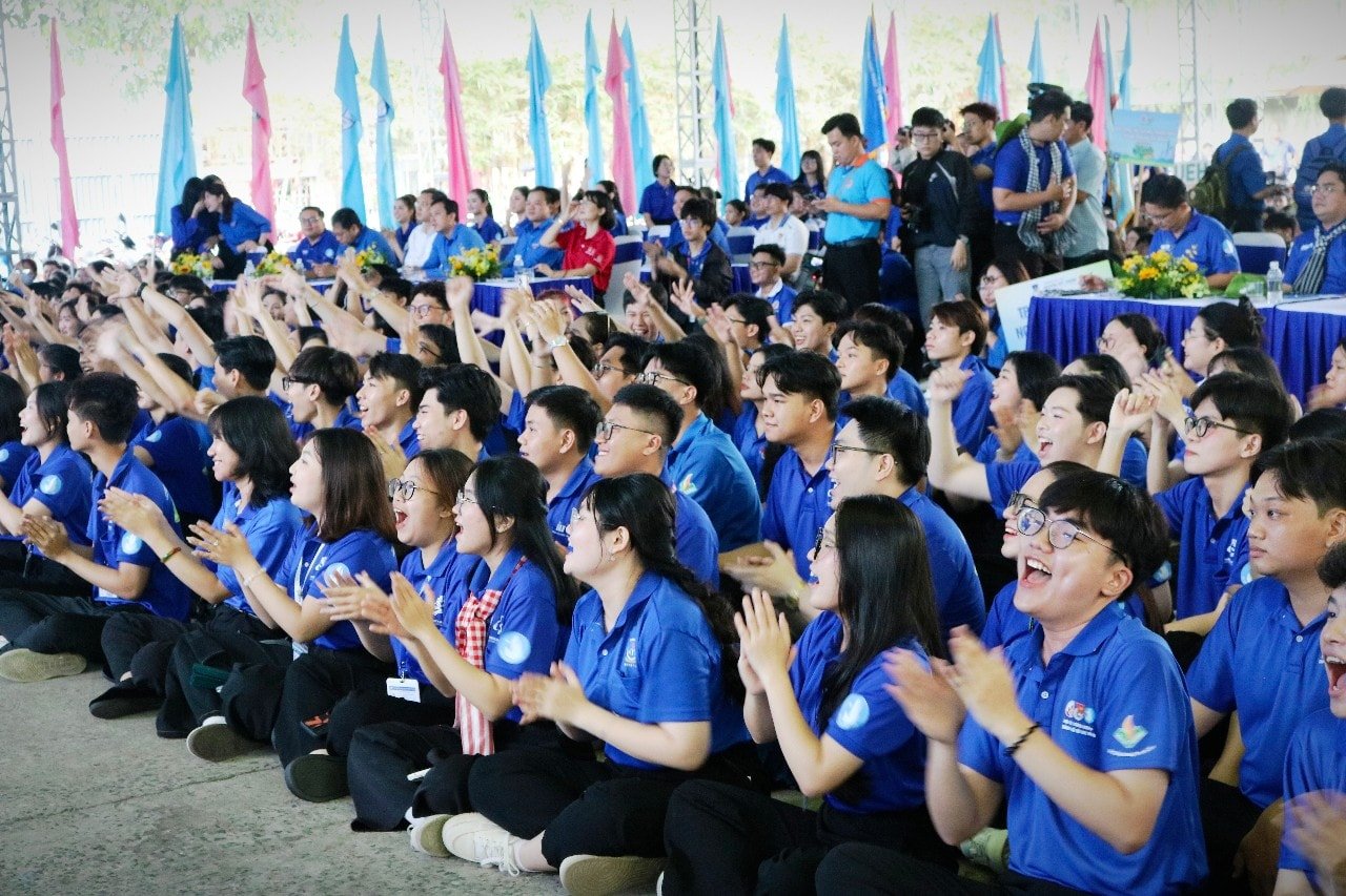 La cérémonie d'inauguration a été marquée par l'enthousiasme et le dévouement des jeunes de la ville. Photo : Ngoc Ngan