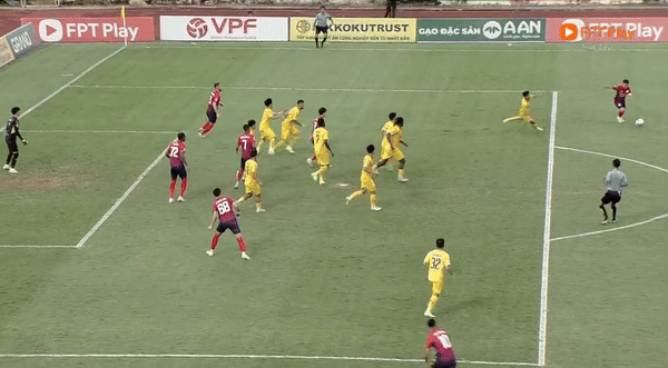វគ្គផ្តាច់ព្រ័ត្រ National Cup Song Lam Nghe An vs Cong An Ha Noi 0-1 (H1)៖ Quang Hai បើកការស៊ុតបញ្ចូលទី 1