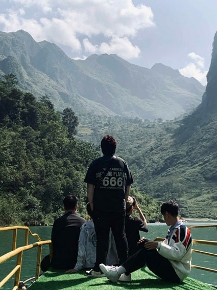 Đinh Trung Hiếu cho rằng người trẻ muốn phát triển bản thân trước khi đến với hôn nhân.
