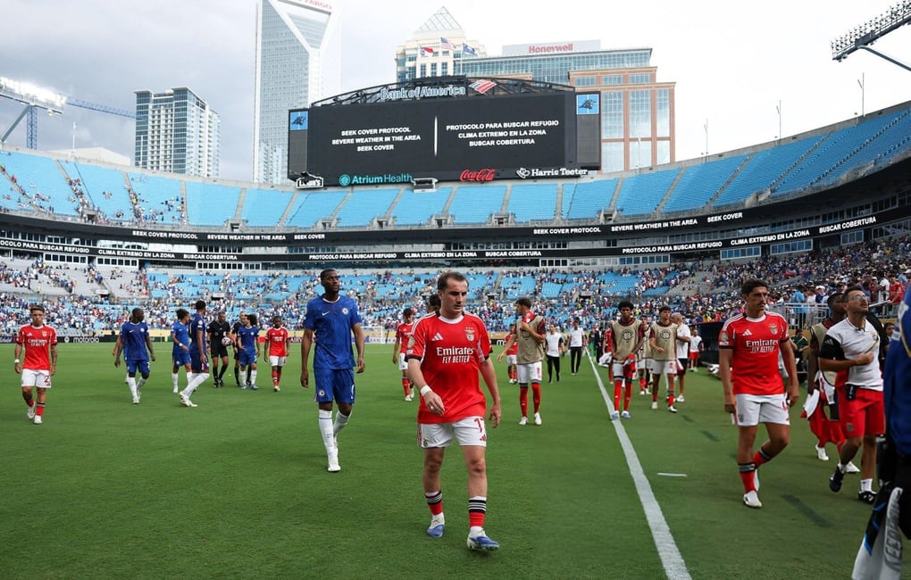 Trận Chelsea gặp Benfica bị hoãn ngay trước khi hết giờ - 1
