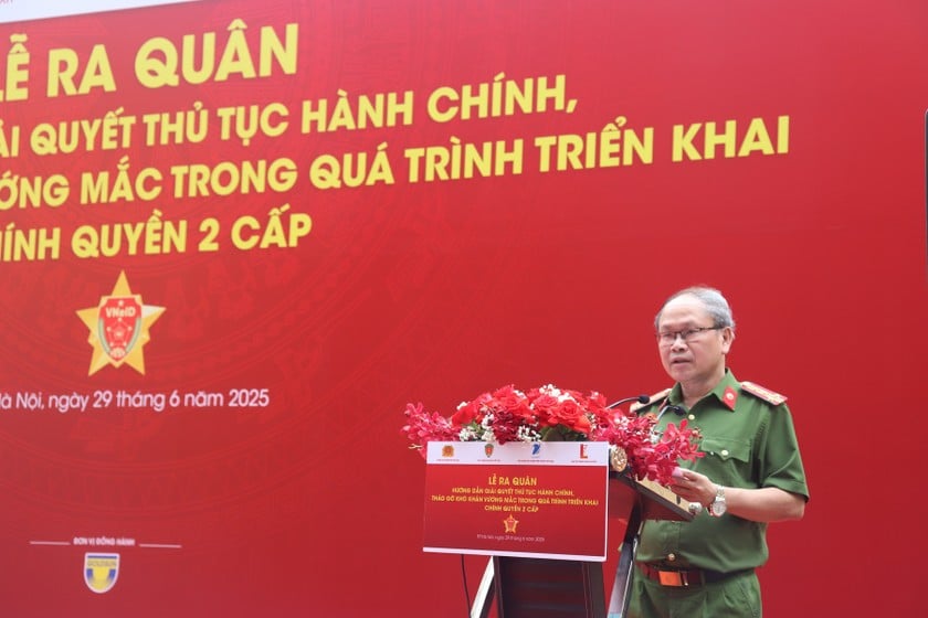 Đại tá Ngô Như Cường - Phó Cục trưởng Cục Cảnh sát QLHC về TTXH phát biểu phát động Lễ ra quân.