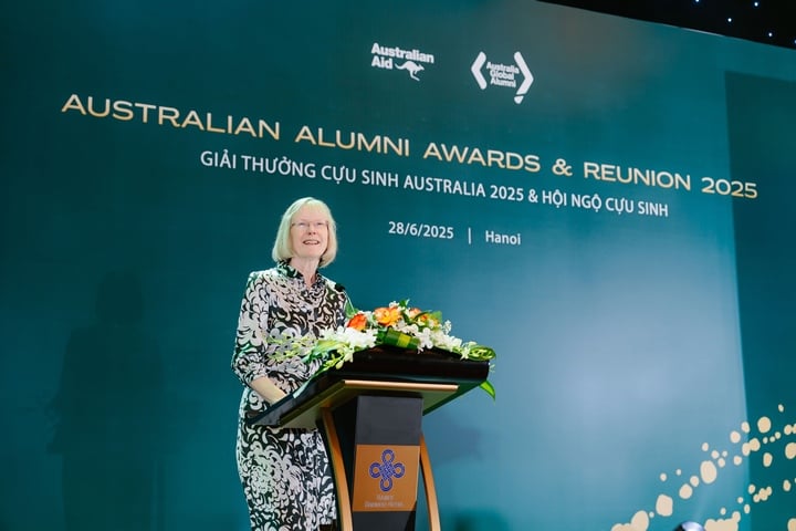Bà Gillian Bird PSM, Đại sứ Australia tại Việt Nam.