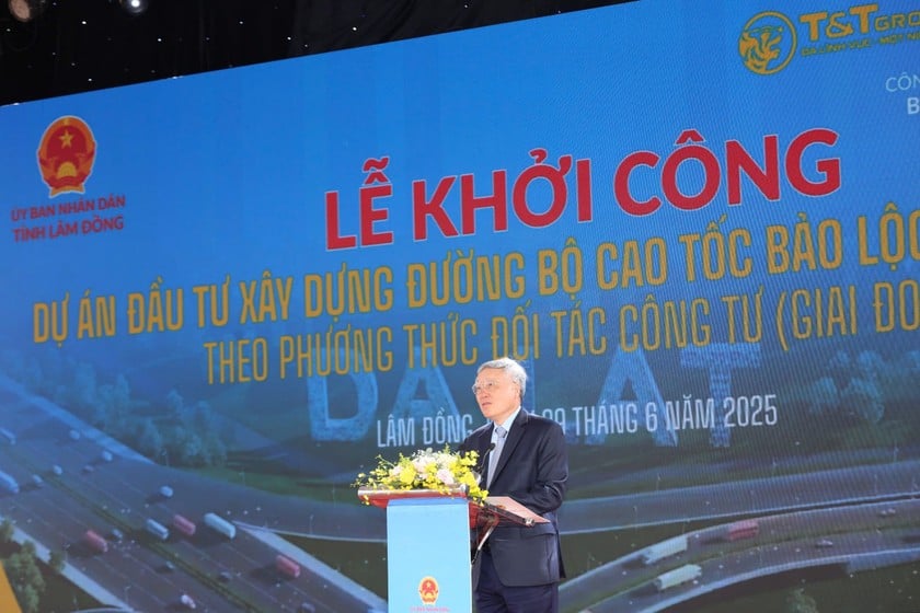 Phó Thủ tướng Thường trực Nguyễn Hoà Bình phát biểu giao nhiệm vụ tại lễ khởi công cao tốc Bảo Lộc - Liên Khương.