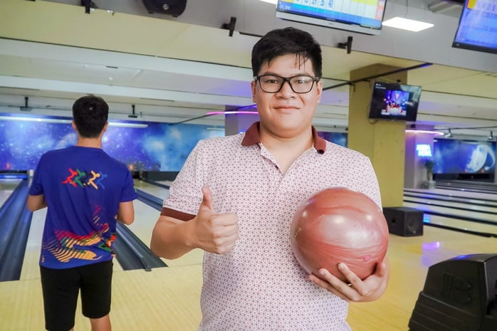 VIDEO: Người khuyết tật chơi bowling thuần thục tại TP HCM- Ảnh 4.
