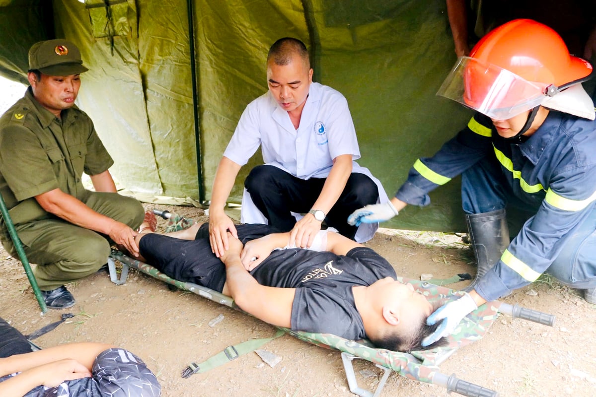 Les forces médicales et d'urgence locales de l'Hôpital Général Provincial sont rapidement arrivées sur les lieux, ont organisé les premiers secours aux victimes, assurant professionnalisme et rapidité d'intervention.