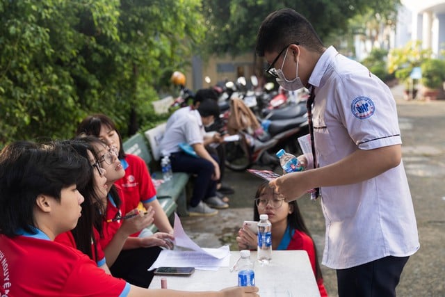 Câu chuyện cảm động của cô giáo và thí sinh thi tốt nghiệp THPT 2025 - Ảnh 2.
